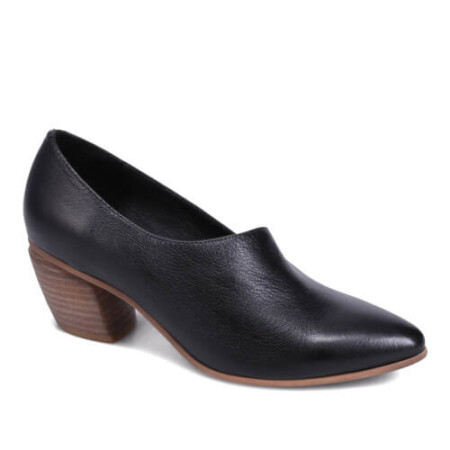 Black Leather pump with contrast brown sole and heel