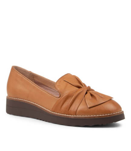 Slip on Django and Julette loafer with modified bow.