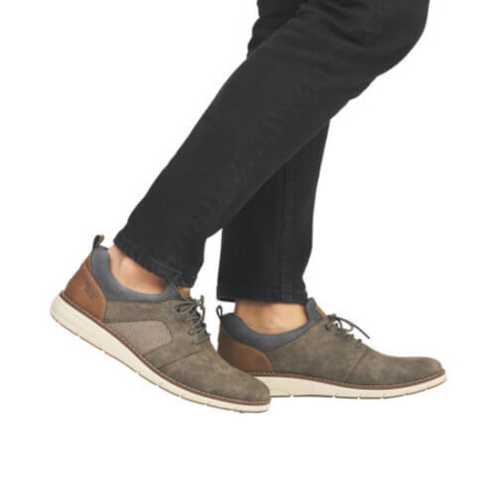 A stylish pair of Rieker Fango Men's 11351-25 shoes, perfect for any occasion. Classic design with a touch of elegance.