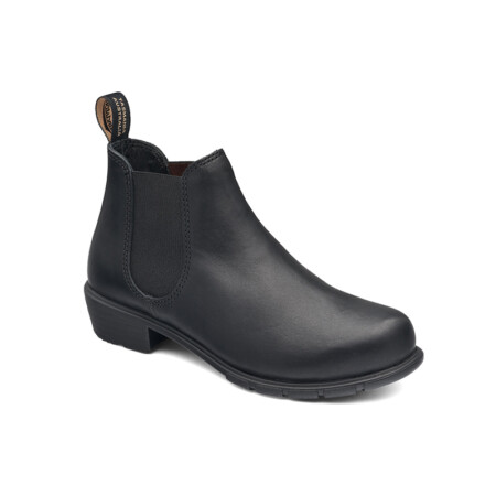 Stylish black leather Blundstone 2068 Chelsea boot.