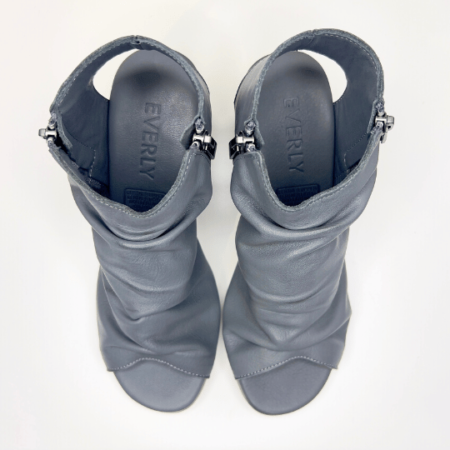 Everly Gia 02 sandal with double zips and 2" heel