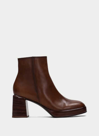 Hispanitas block toe platform mid calf boot in cuero brown.