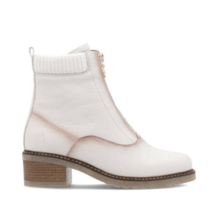 Remote Maya boot with front zip on white backgound